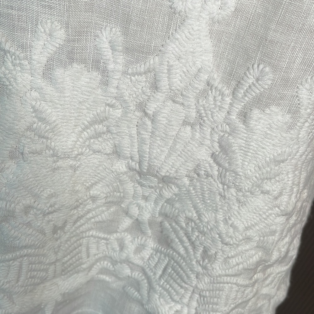 Karen Kane white embroidered 100% linen blouse size small - Picture 2 of 7